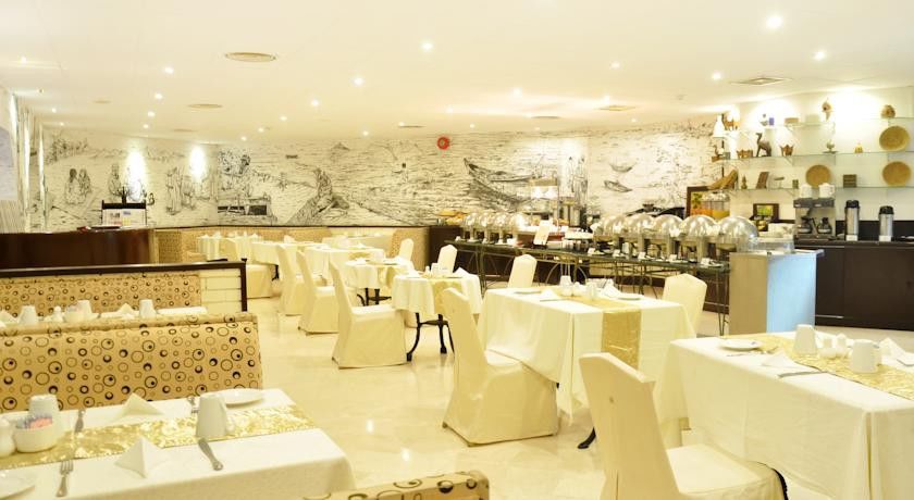 Tulip Inn Downtown Маскат Екстериор снимка