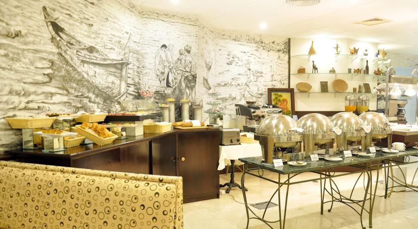 Tulip Inn Downtown Маскат Екстериор снимка