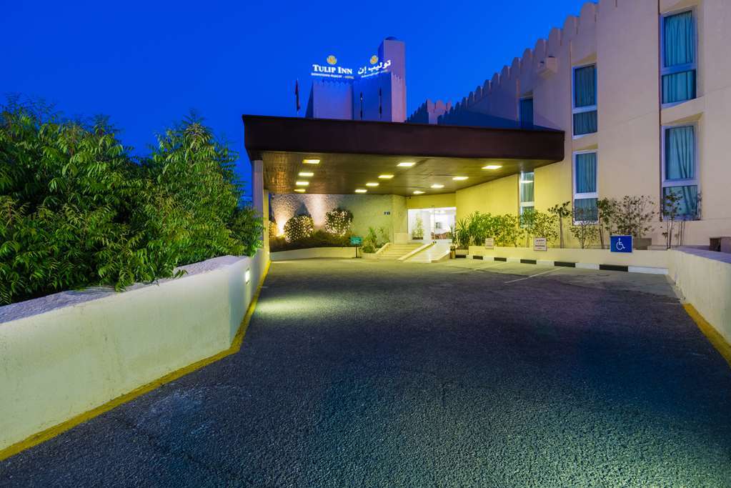 Tulip Inn Downtown Маскат Екстериор снимка